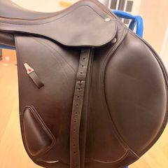 Equipe monoflap jumping saddle