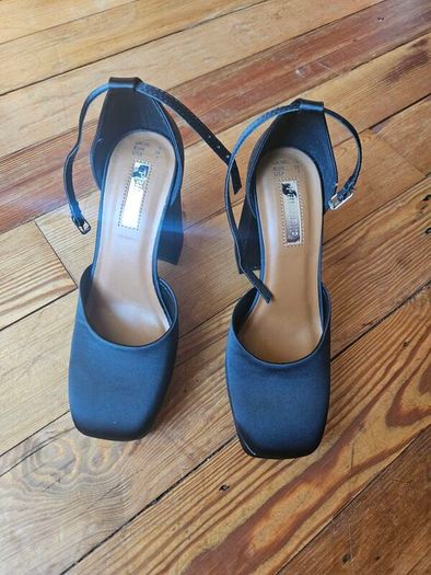 Black block platform heels