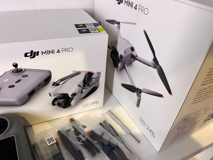 DJI Mini 4 Pro Fly More Combo with DJI RC 2 Excellent Condition