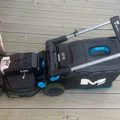 electric lawnmower