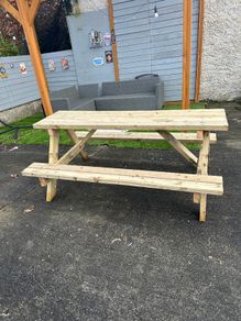 Picnic bench