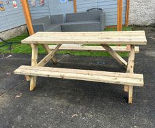 Picnic bench