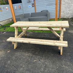 Picnic bench