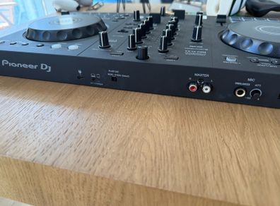 Pioneer DDJ-FLX4 2-Channel DJ Controller