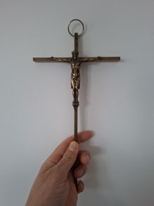 Cross metal