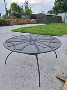 Round Garden Table