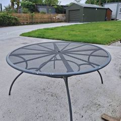 Round Garden Table