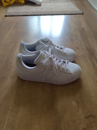 Never worn -Adidas Grand Court 2.0 Ladies 4.5