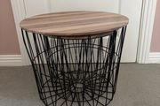 Set of 2 side tables
