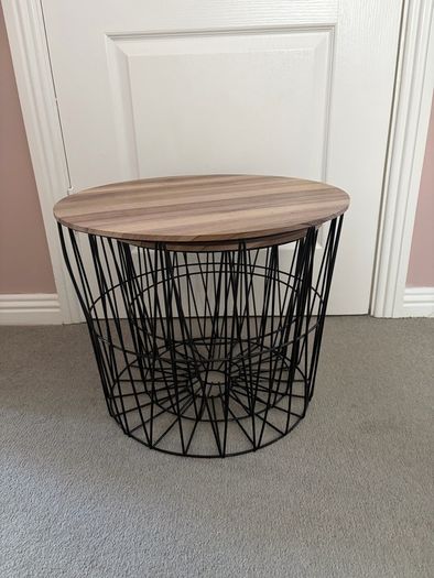 Set of 2 side tables