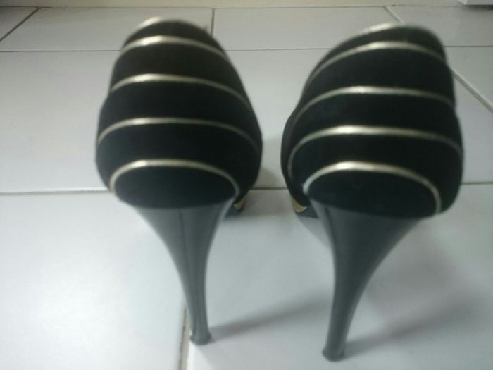 Feud London black suede heels size 5
