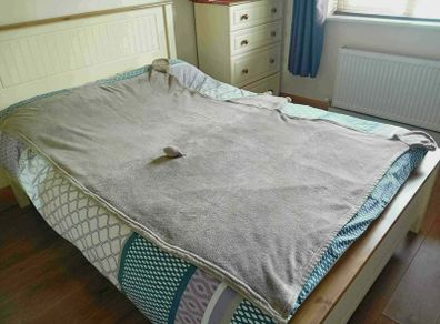 Blanket with Hoodie and Hand Pockets