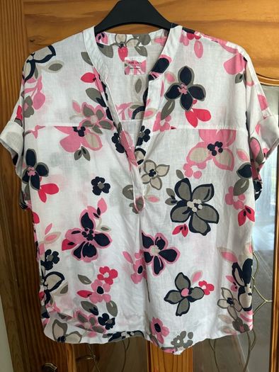 White floral pure linen short sleeve blouse size UK16 EU44 Postage included