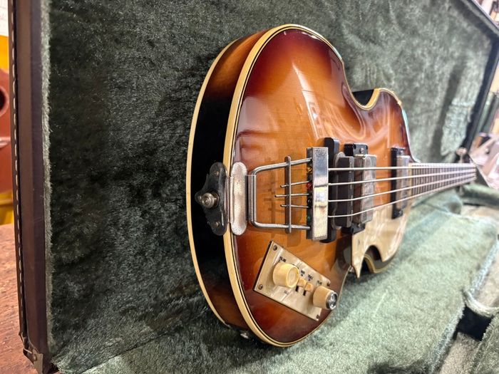 Greco VB-500 Violin Bass Sunburst 1983