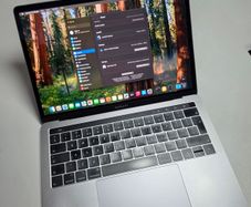 MacBook Pro 13" (2018) | Core i7 | 16GB RAM | 256GB SSD | macOS Sequoia