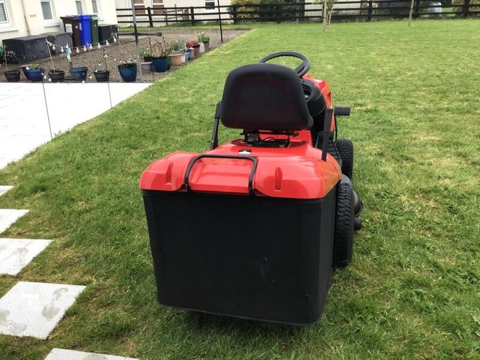 Ride on lawn mower