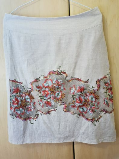 Avoca embroidery linen skirt SIZE 10
