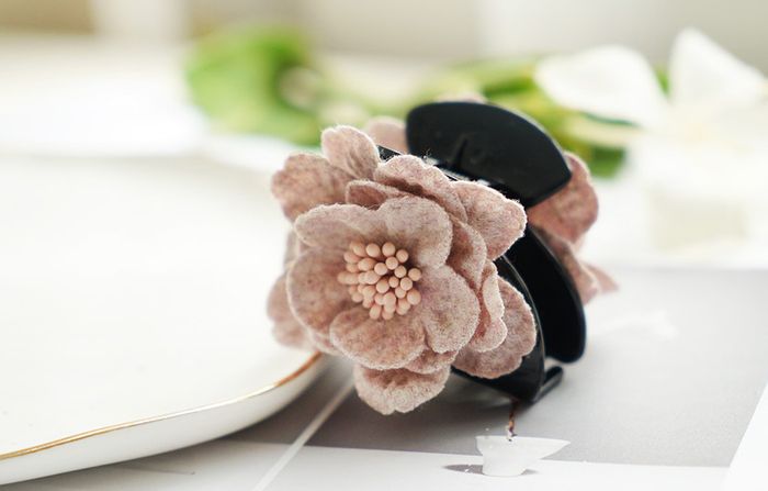 Lage Acrylic flower  Hair Claw Clips