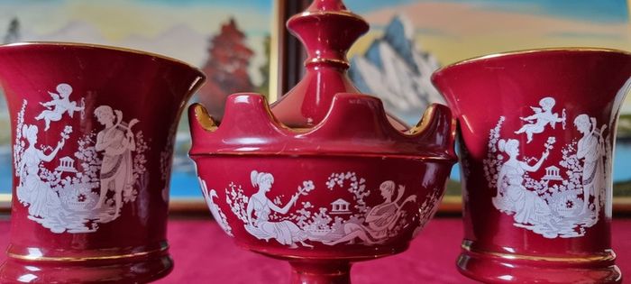 3 Piece Vintage Elegant Italian Fiorentine Lustre Ruby Red Gold Gilt Footed Lidded Compote And Vases Set