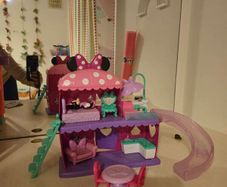 Minnie fabulous dollhouse with figurine and furniture