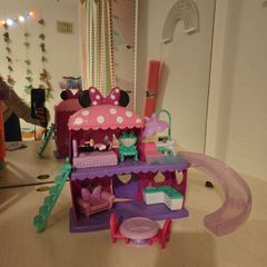 Minnie fabulous house with figurine and furniture