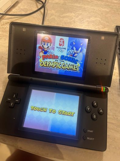 DS lite with 2 games