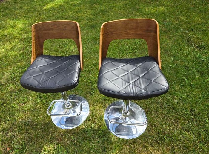 2 x Kitchen high stools
