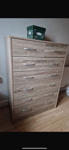 Chest of drawers