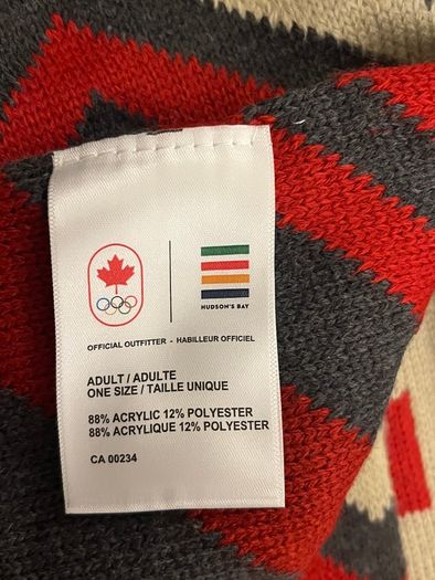Canada Gloves; Scarf & Hat Set