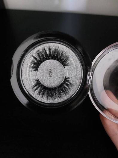 False eyelashes