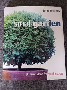 DK/ Small Garden/ John Brookes