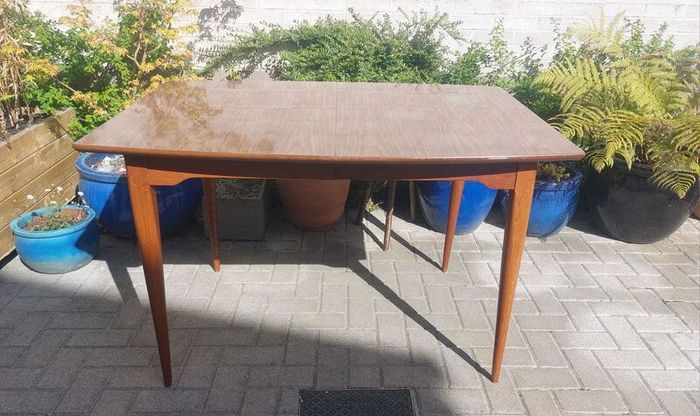 Fabulous Original Mid-Century Modern Extendable Dining or Kitchen Table For Four to Six People, Very Good Condition, Chairs NOT Included