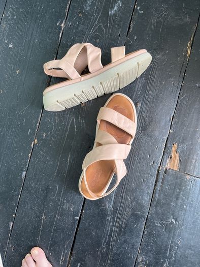 Size 40 Oletti blush pink soft leather sandals