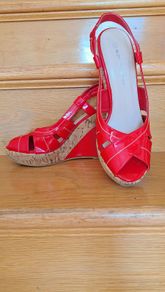 Red wedges size 6