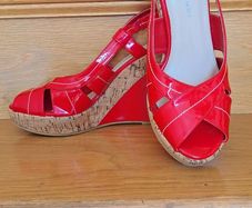 Red wedges size 6