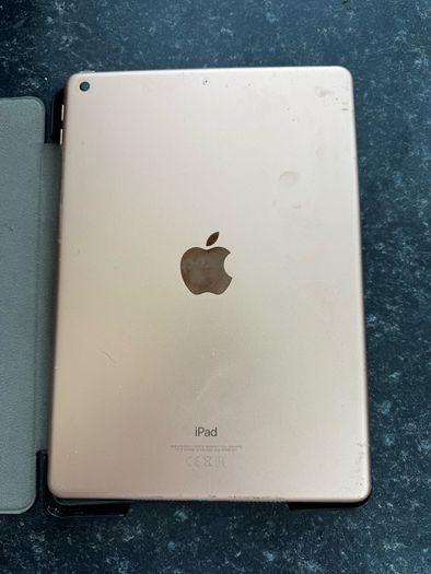 iPad 6 - Pink 32 GB (1 of 2)