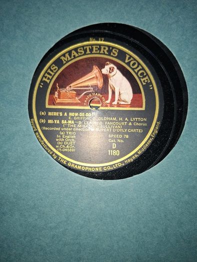 His Master's Voice record album for Gilbert & Sullivan's The Mikado. around 1926 or 1927 The set features 12" 78 RPM shellac records