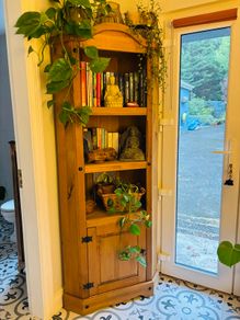 Corner bookcase