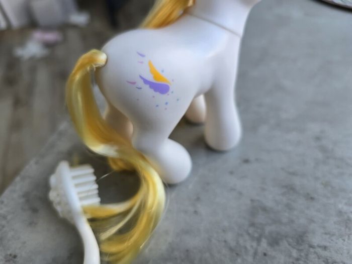 Flutterbutter Flutter Butter Toys R Us USA Exclusive with Brush MLP G3 My Little Pony 2004