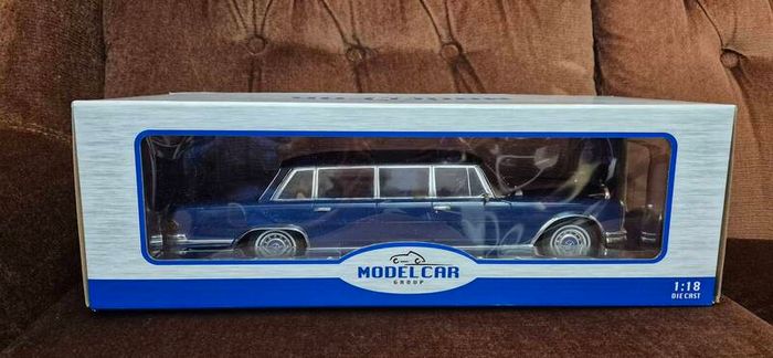 Mercedes Benz 1:18 model car