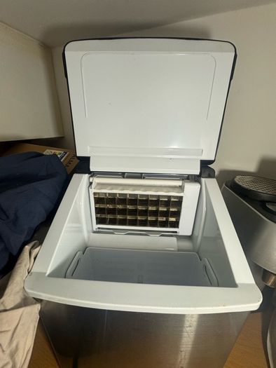 Ice Cube Maker