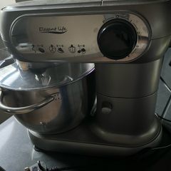 Stand mixer with bowl and attachments (rarely used, as new)