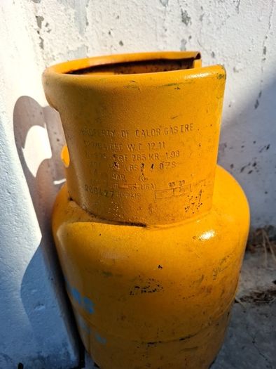 Calor Gas Cylinder ( Small one 6kg) mostly full