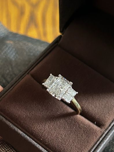 Beautiful brand new diamond engagement ring