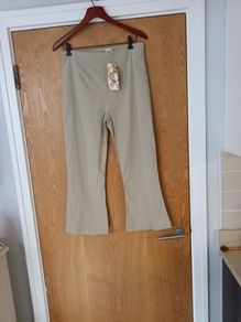 Essentials Trousers. S. 14.  B.N.W.T