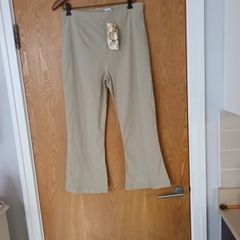 Essentials Trousers. S. 14.  B.N.W.T