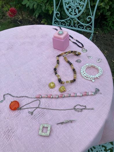 Miscellaneous jewellery 10 euros each