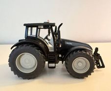 Siku 3268 Valtra T191 Black