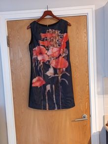 Jaune  Rouge Dress. S.XL -14-16.