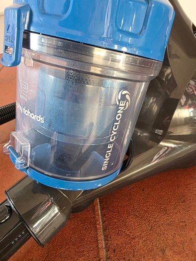 Vacuum cleaner 700W